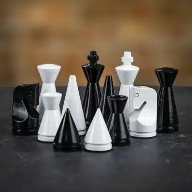 Modernes Pyramiden-Set Weiß Schachbrett aus weiß lackiertem Massivholz & Schachspiel aus schwarz und weiß lackiertem Holz – Bild 9