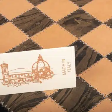 Schachbrett aus echtem Leder, Etikett Made in Italy auf den Feldern