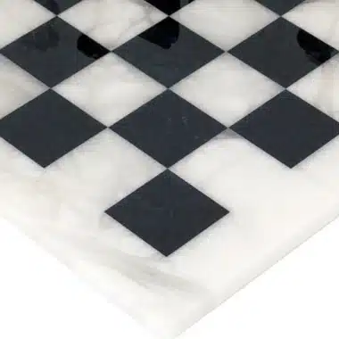 Ensemble "Blanc et Noir" Echiquier et Jeu d'Echecs en Albâtre de Volterra