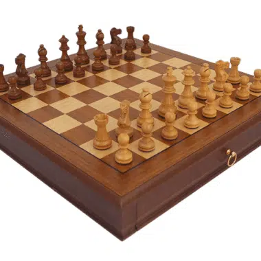 Set "Tilleul Small" Schachbrett aus Nussbaum mit Aufbewahrungsschublade & Staunton Schachspiel aus Holz
