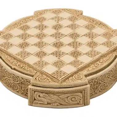 Runde geschlossene Aufbewahrungsbox, Isle of Lewis Schachbrett auf dem Deckel graviert