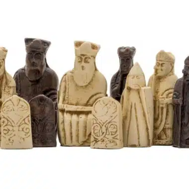 Schachfiguren Isle of Lewis aus Harz, geschnitzter mittelalterlicher Stil