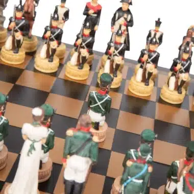 Set Napoleon Russlandfeldzug II Schachspiel aus Kunstharz und Schachbrett aus Kunstleder Schwarz – Bild 6