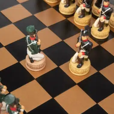 Set Napoleon Russlandfeldzug II Schachspiel aus Kunstharz und Schachbrett aus Kunstleder Schwarz – Bild 10