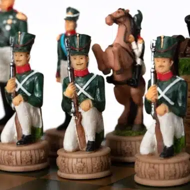 Set Napoleon Russlandfeldzug II Schachspiel aus Kunstharz und Schachbrett aus Kunstleder Schwarz – Bild 5