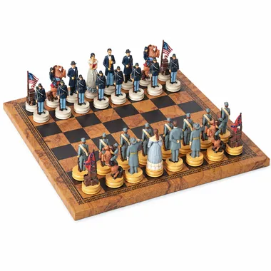 Schachset Sezessionskrieg II auf Schachbrett mit Weltkarten-Motiv aus Kunstleder
