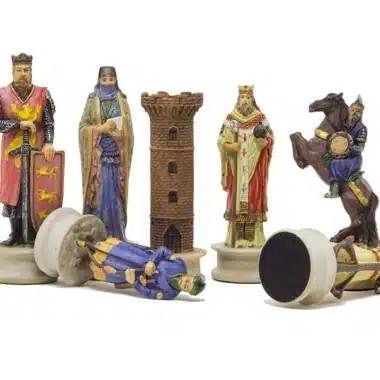 Schachfiguren Kreuzzug mit Festungsturm und berittenem Ritter