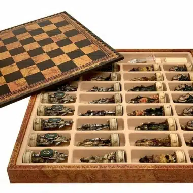 Geöffnete Aufbewahrungsbox mit den Mort-Vivant-III-Figuren in ihren Fächern