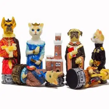Ensemble "Chiens et Chats " Echiquier en Bois de Rose avec Tiroir de Rangement & Jeu d'Echecs en Résine Peint à la Main