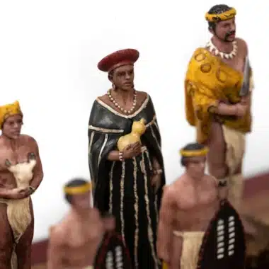 Alternative view of Set Anglo-Zulu-Krieg II Schachbrett aus Kunstleder mit Stauraum und Schachfiguren aus Harz, handbemalt