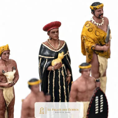 Schachfiguren aus Harz, Zulu-Figuren mit traditioneller Kopfbedeckung und Schmuck