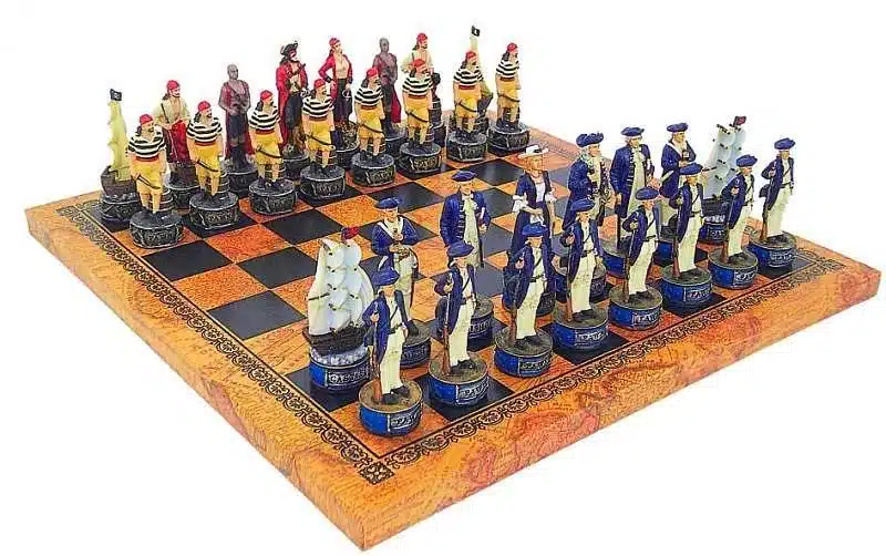 Ensemble "Pirates" Echiquier en Similicuir et Jeu d'Echecs en Résine