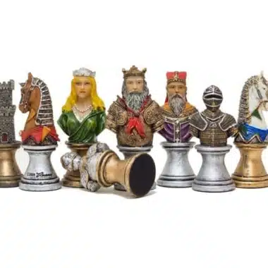 Set Mittelalterliche Büste II Schwarz-goldenes Schachbrett aus Kunstleder und handbemaltes Schachspiel aus Harz – Bild 8
