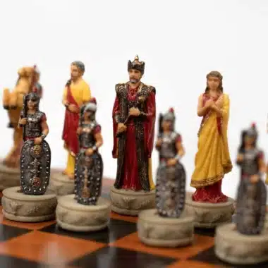 Set Trojanischer Krieg Schachbrett aus Kunstleder und handbemaltes Schachspiel aus Harz – Bild 3