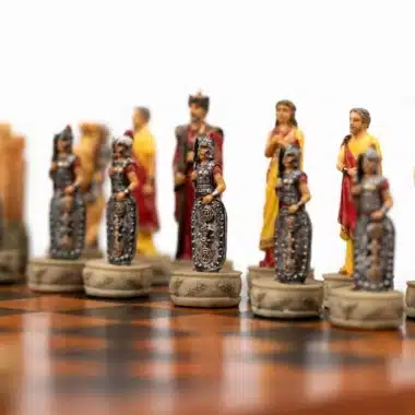 Set Trojanischer Krieg Schachbrett aus Kunstleder und handbemaltes Schachspiel aus Harz – Bild 5