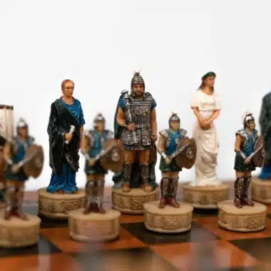 Set Trojanischer Krieg Schachbrett aus Kunstleder und handbemaltes Schachspiel aus Harz – Bild 6