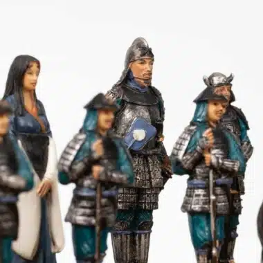 Samurai Schachbrett Set Kunstleder Aufbewahrungsbox und handbemaltes Schachspiel aus Harz – Bild 7