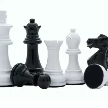 Zweifarbiges Schachspiel Schwarz-Weiß Modern aus Lackholz – Bild 6