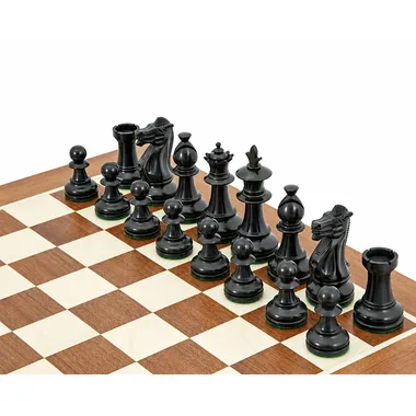 Geschwärzte Buchsbaum-Schachfiguren des Fleur Royale Sets, Detail der geschnitzten Figuren