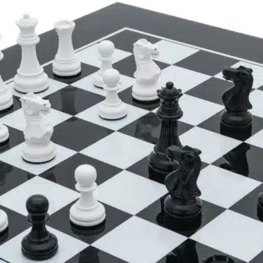 Alternative view of Set Zweifarbiges Schachspiel Schwarz und Weiß Modernes Holzspiel