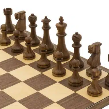 Gründer-Set Faltbares Schachbrett aus Nussbaum und Ahorn & Schachspiel aus Gold-Rosenholz – Bild 5