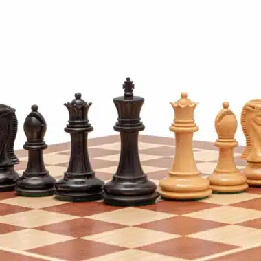 Set "Flamme de Guerre" (Kriegsflamme) Schachbrett aus Mahagoni und Schachfiguren aus Ebenholz und Buchsbaum – Bild 6
