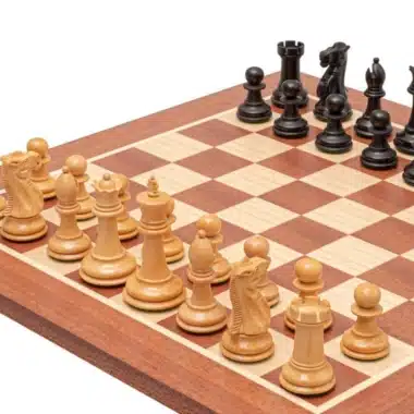 Set "Flamme de Guerre" (Kriegsflamme) Schachbrett aus Mahagoni und Schachfiguren aus Ebenholz und Buchsbaum – Bild 3