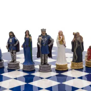 Camelot König Artus VIII. Schachbrett aus blauem Ahornholz und Schachspiel aus Harz – Bild 3