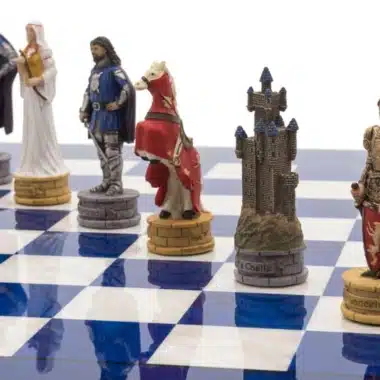 Alternative view of Camelot König Artus VIII. Schachbrett aus blauem Ahornholz und Schachspiel aus Harz