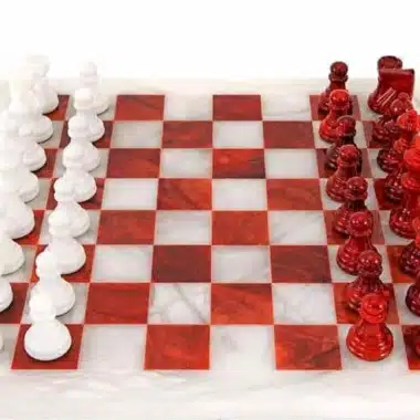 Ensemble "Rouge et Blanc" Echiquier et Jeu d'Echecs en Albâtre de Volterra