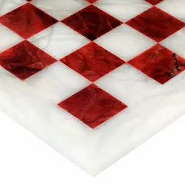 Ensemble "Rouge et Blanc" Echiquier et Jeu d'Echecs en Albâtre de Volterra