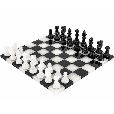 Komplettes Schachspiel aus schwarzem und weißem Marmor, Vorderansicht