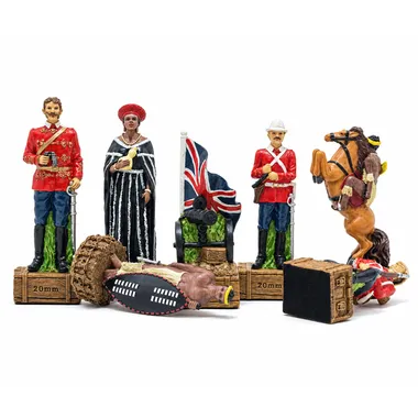 Schachfiguren Anglo-Zulu-Krieg, britische Soldaten, Flagge und aufbäumendes Pferd