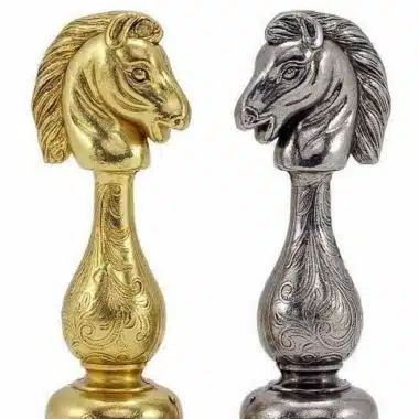 Arabic Style IV Kunstlederschachbrett mit Aufbewahrung und Schachspiel aus gold- und silberbeschichtetem Metall – Bild 5