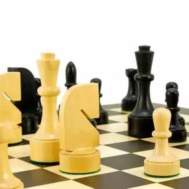Ensemble "Contemporain" Echiquier en Bois d'Erable et Wenge & Jeu d'Echecs en Buis Ebonisé