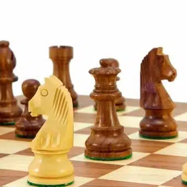 Deluxe-Set Kleines Schachbrett aus Ahorn- und Walnussholz & Schachspiel aus Rosen- und Buchsbaumholz – Bild 5