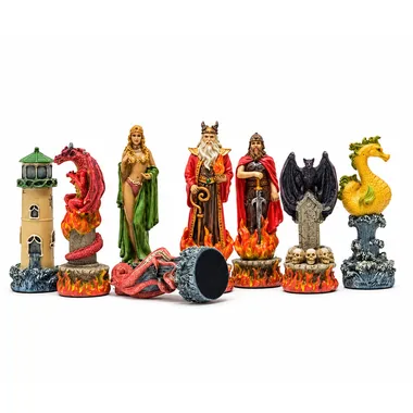 Schachfiguren Gottheiten des Wassers vs Feuers mit Drachen und Sockeln auf dem Tisch