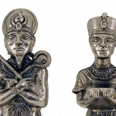 Ensemble "Egypte" Echiquier en Bois d'Erable & Jeu d'Echecs en Métal Massif