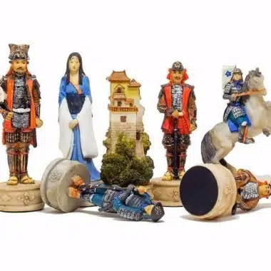 Samurai Schachbrett Set Kunstleder Aufbewahrungsbox und handbemaltes Schachspiel aus Harz – Bild 10