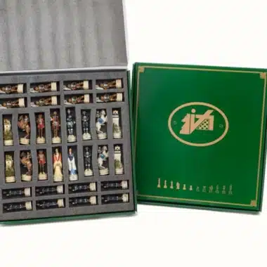 Jeu d'Echecs en Résine Peint à la Main"Samourai"