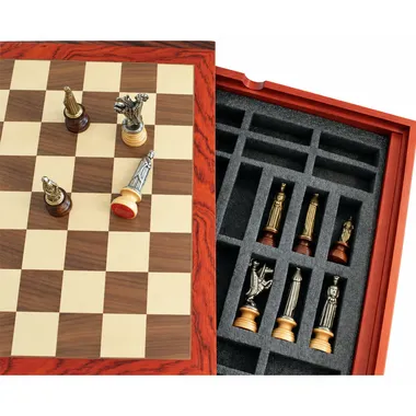 Geöffnete Aufbewahrungsbox mit Fächern für die Medieval II Figuren