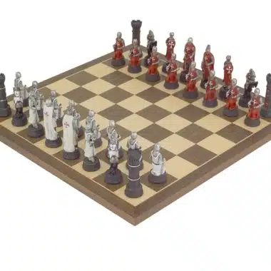 Templer Set Handbemalte Schachfiguren aus Harz und Schachbrett aus Walnuss- und Ahornholz