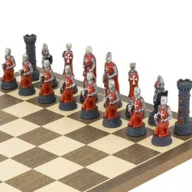 Alternative view of Templer Set Handbemalte Schachfiguren aus Harz und Schachbrett aus Walnuss- und Ahornholz
