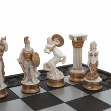 Handbemaltes Schachspiel Griechische Mythologie und Griechisches Schachbrett Schwarz und Weiß – Bild 3