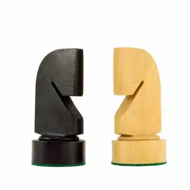 Zeitgenössisches Schachspiel - Schachbrett aus schwarzem Anigre und Ahorn & Figuren aus gedrechseltem und handpoliertem Buchsbaum – Bild 8