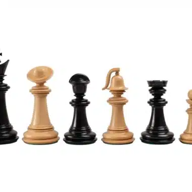 Staunton-Schachspiel aus Ebenholz und Buchsbaum, Figuren frontal aufgereiht