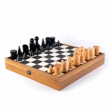 Bauhaus-Schachspiel Schwarz und Weiß aus Holz und Kunstleder mit Aufbewahrung