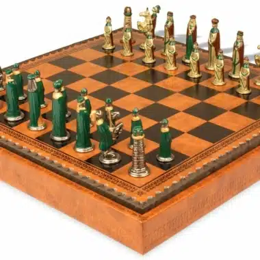 Alternative view of Kleines mittelalterliches Schachspiel und Schachbrett mit Aufbewahrung