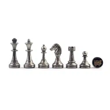 Kleines Schachspiel aus Metall und Schachbrett aus dunklem Holz – Bild 5