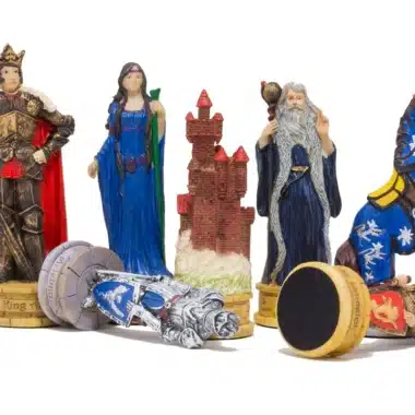 Schachspiel König-Arthur-Figuren mit Schachbrett aus Kunstleder mit Stauraum – Bild 6